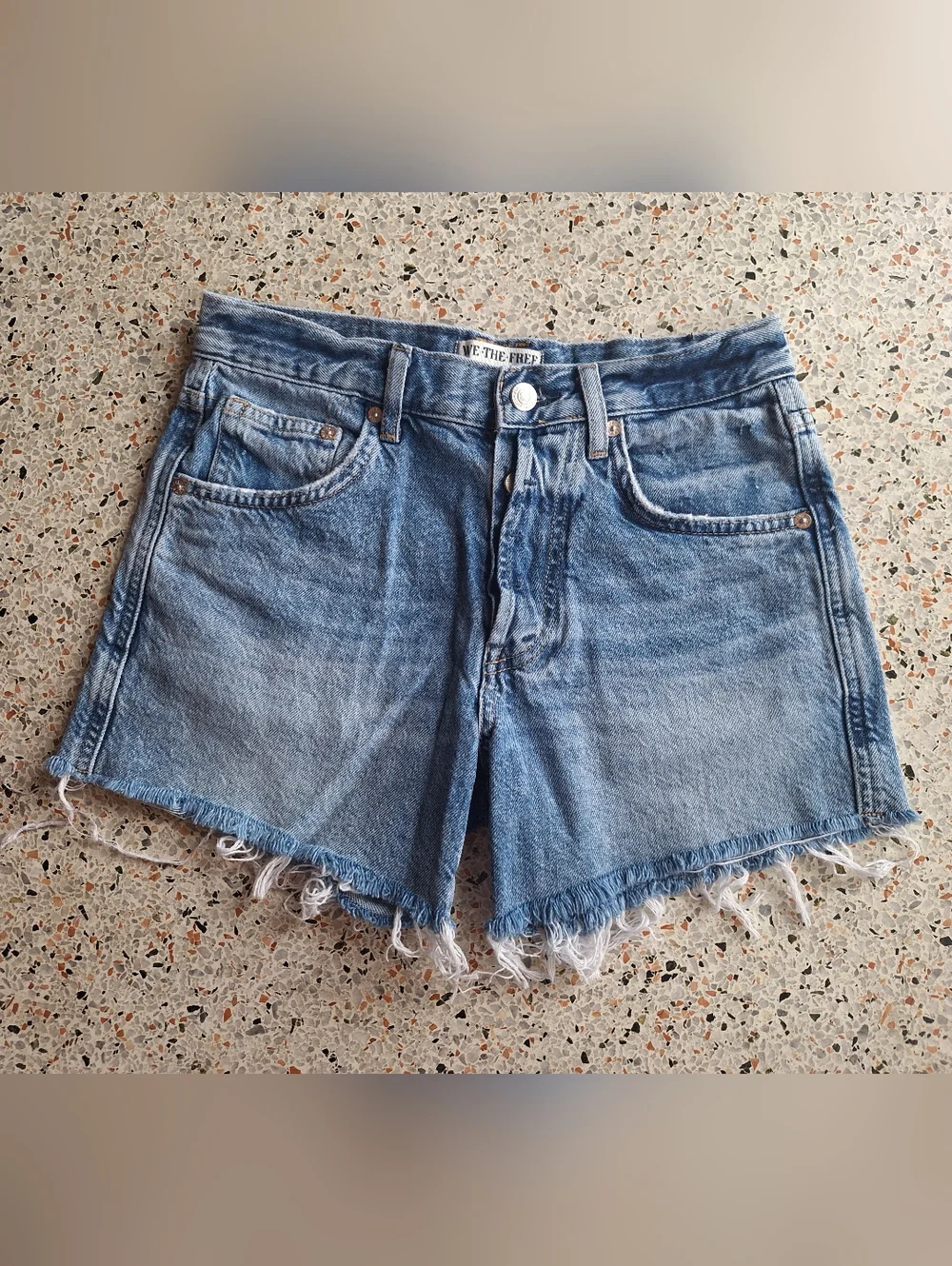 We The Free Ivy Mid Rise Short - Picture 3 of 9